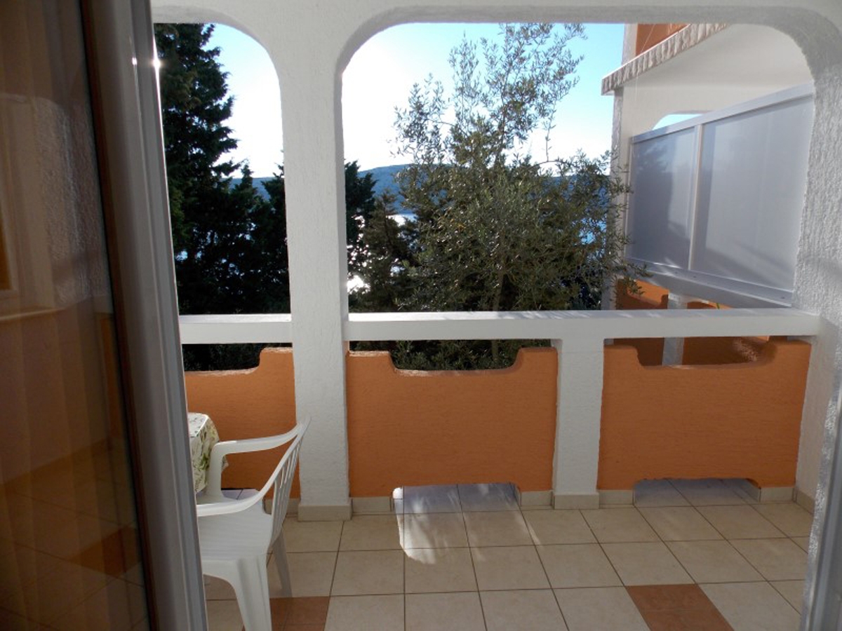 Two bedroom apartment near beach Stara Novalja, Pag  A-b