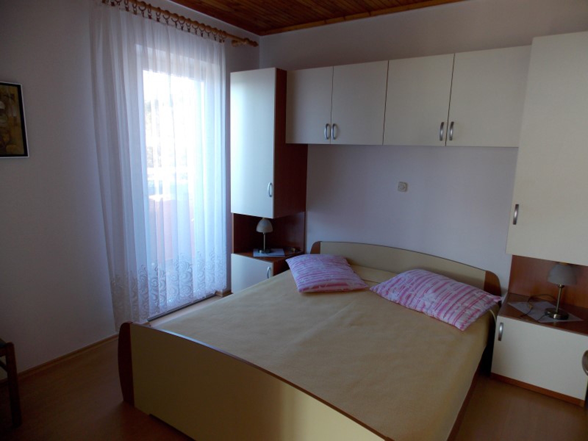 One bedroom apartment near beach Stara Novalja, Pag  A-c