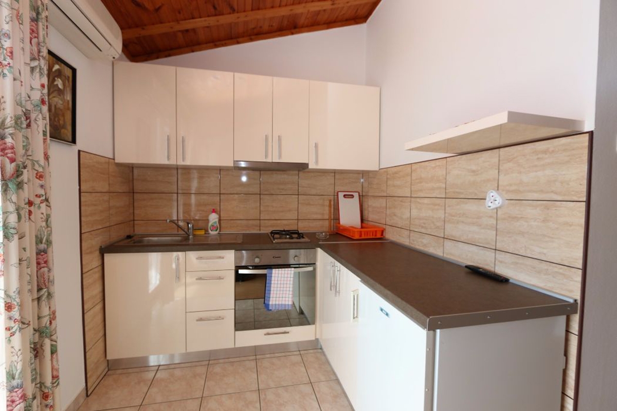 One bedroom apartment near beach Stara Novalja, Pag  A-c