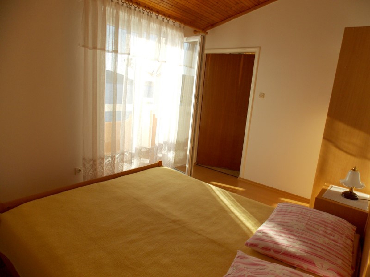 Two bedroom apartment near beach Stara Novalja, Pag  A-d