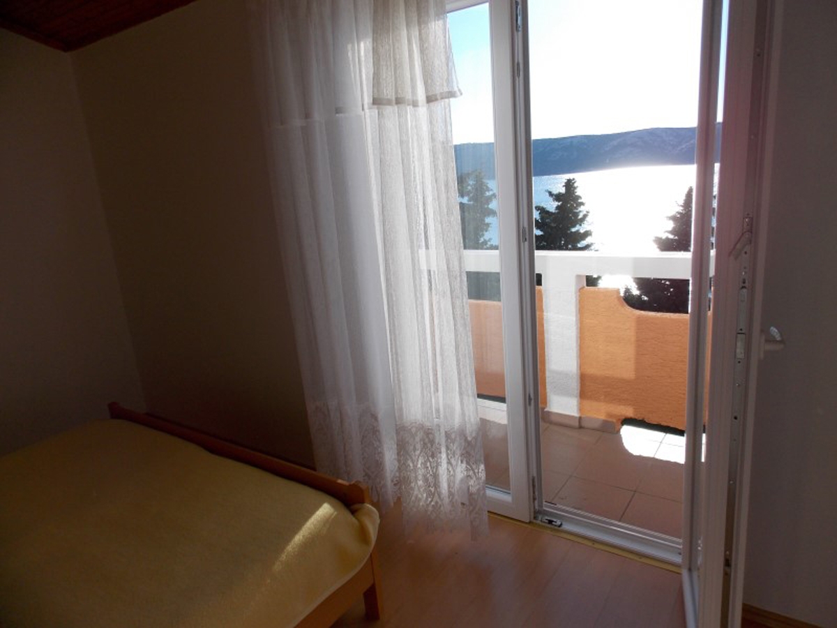 Two bedroom apartment near beach Stara Novalja, Pag  A-d