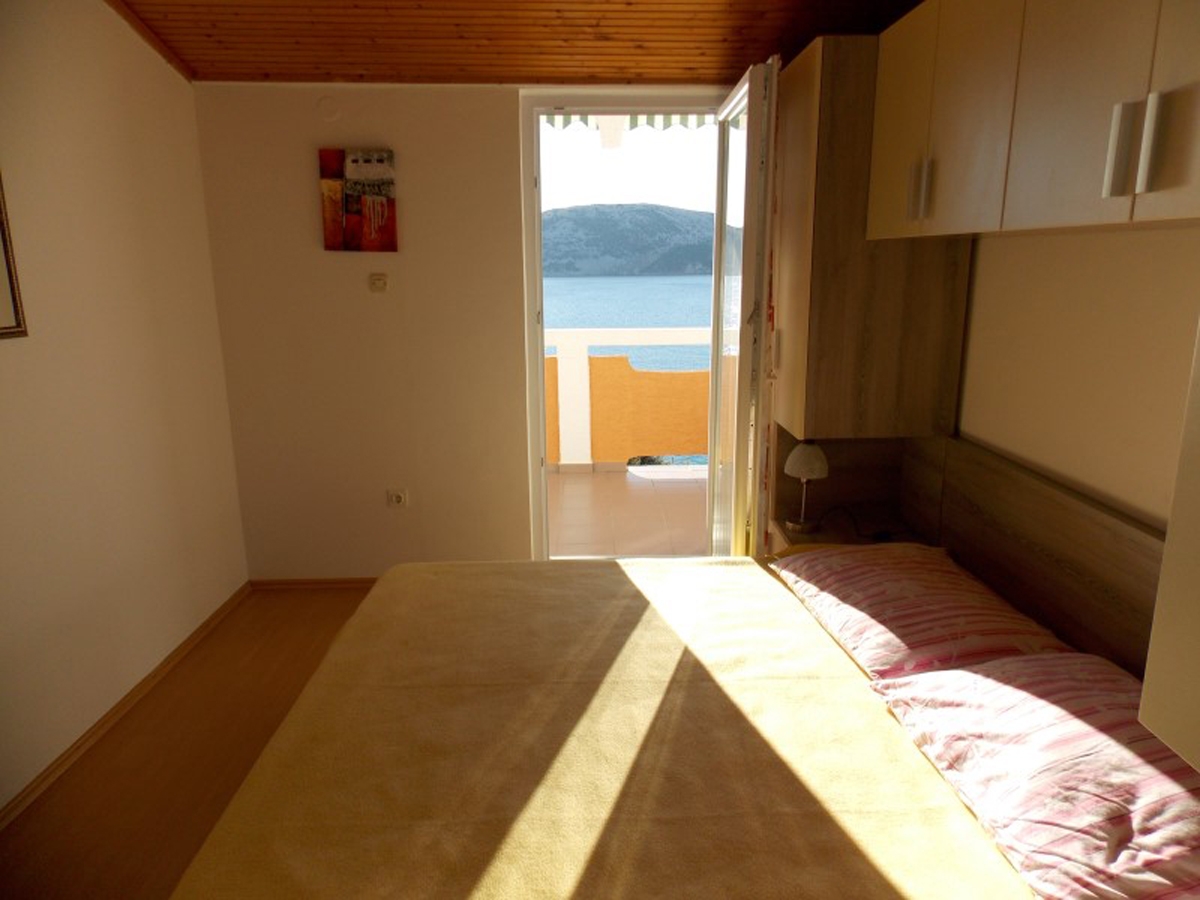 Two bedroom apartment near beach Stara Novalja, Pag  A-d