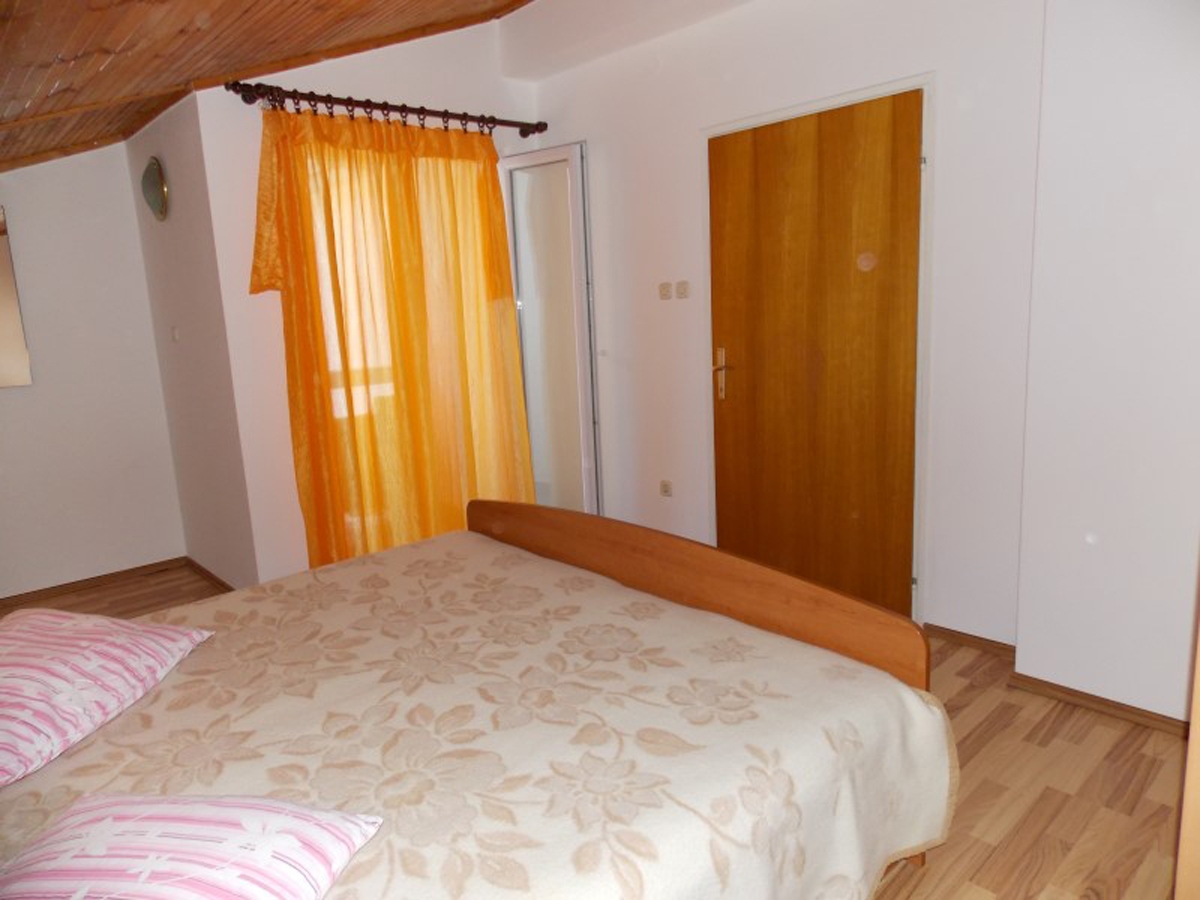 One bedroom apartment near beach Stara Novalja, Pag  A-e