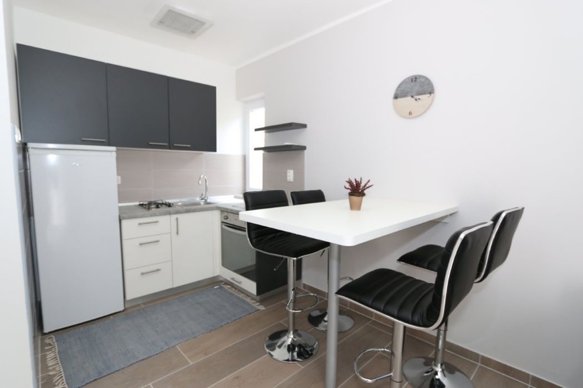 One bedroom apartment near beach Stara Novalja, Pag  A-f