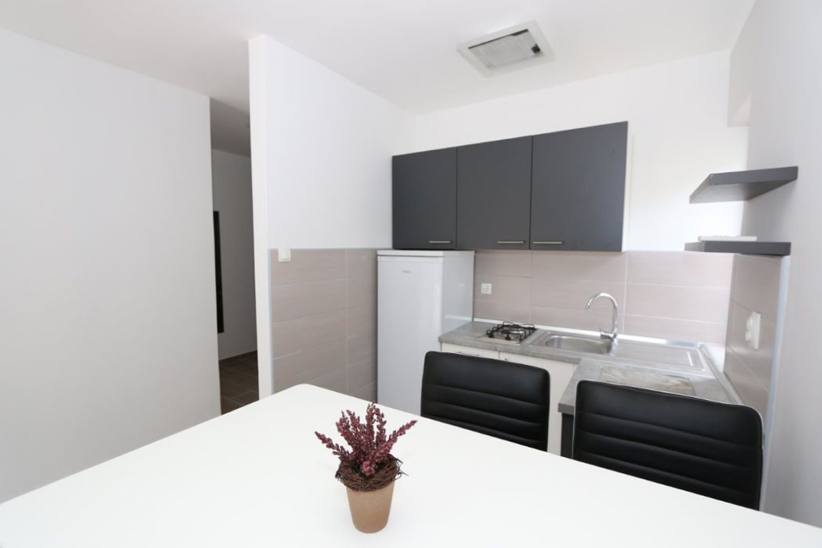One bedroom apartment near beach Stara Novalja, Pag  A-f