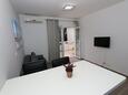 Camera de zi Stara Novalja, Camera de zi în unitate de cazare tip apartment, aer condiționat disponibil şi WiFi.