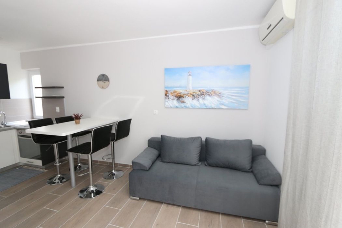 One bedroom apartment near beach Stara Novalja, Pag  A-f