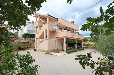 Kornić, Krk, Object 415 - Appartementen with pebble beach.