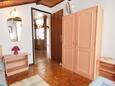 Kornić, Bedroom 2 in the apartment, (pet friendly) and WiFi.