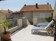Kornić, Terrace in the apartment, with a sea view, (pet friendly) and WiFi.