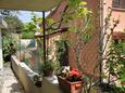 Kornić, Terrace - view in the studio-apartment, (pet friendly) and WiFi.