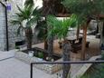 Kornić, Krk, Courtyard 416 - Apartments with pebble beach.