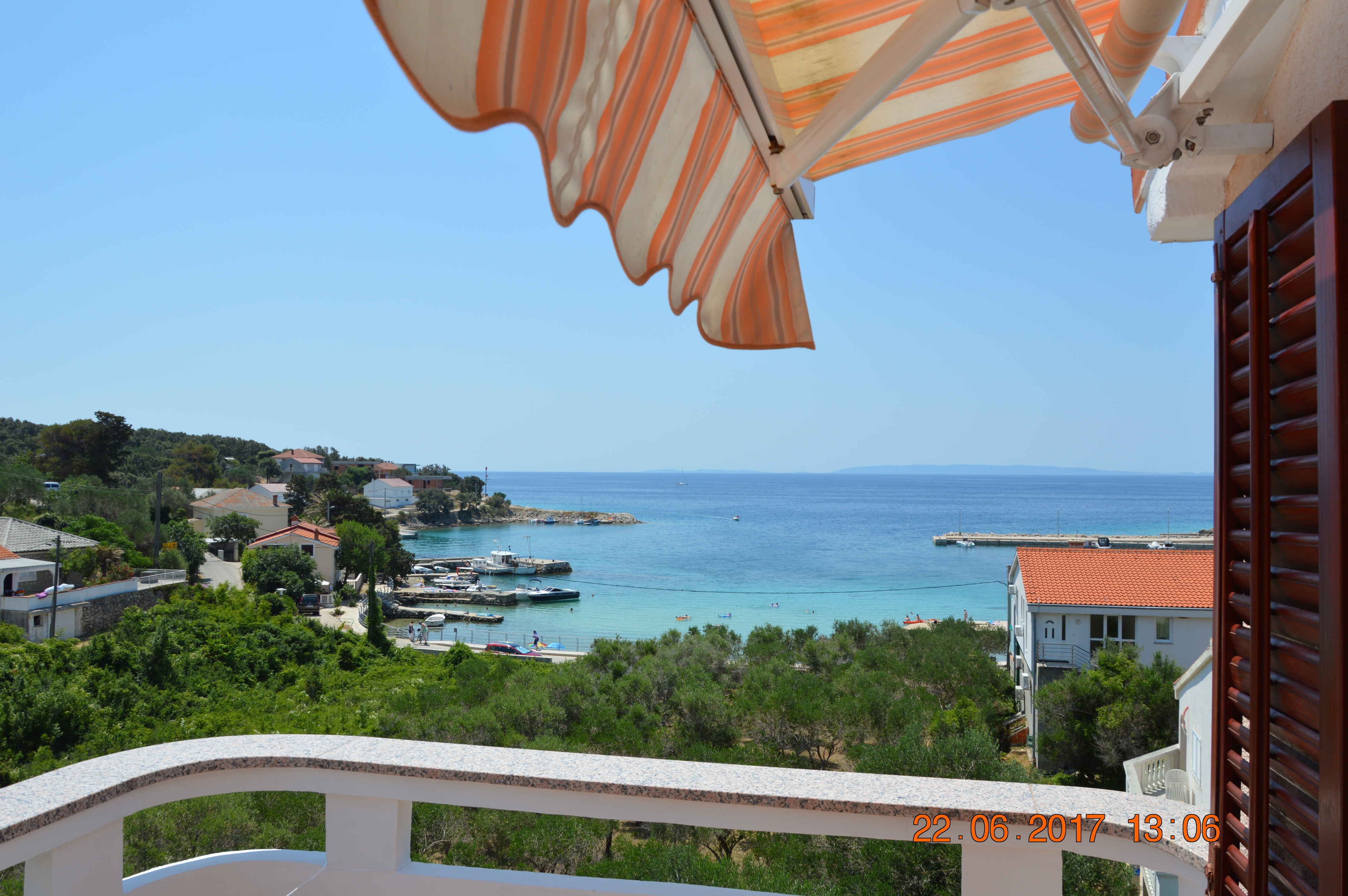 One bedroom apartment with terrace and sea view Jakišnica (Pag) (A-4160-c)