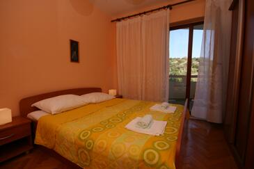 Bedroom Jakišnica, Bedroom in the room, air condition available, (pet friendly) and WiFi.