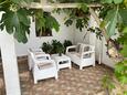 Terrace Metajna, Terrace in the apartment, with a sea view and WiFi.