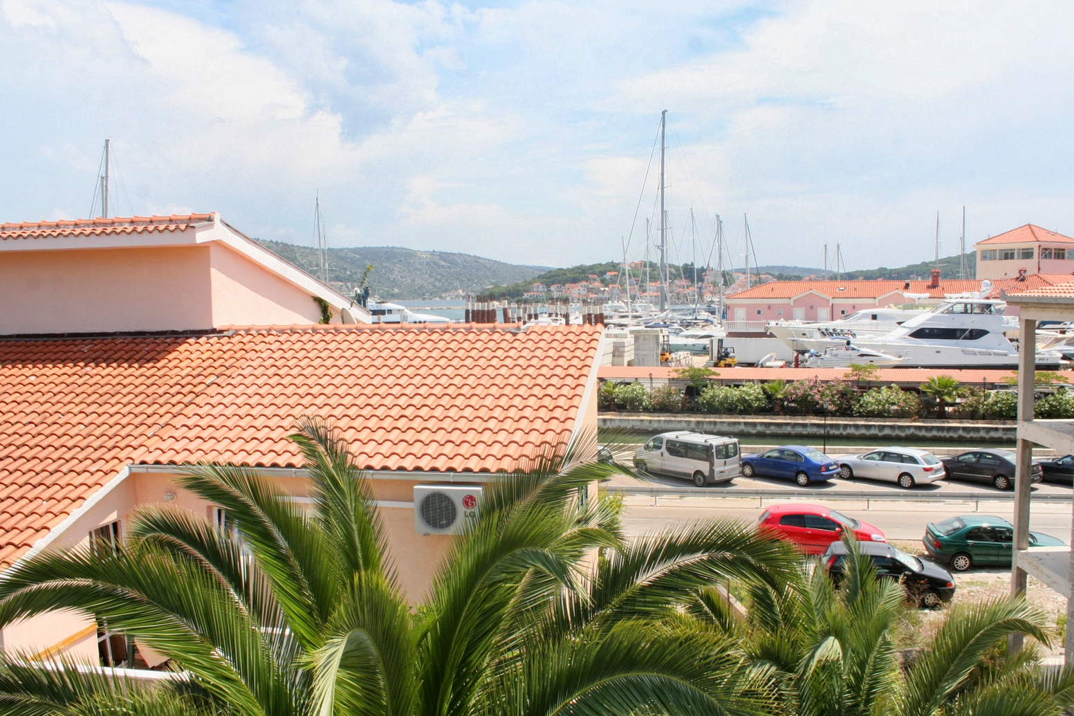 Two bedroom apartment with terrace and sea view Rogoznica  A-a