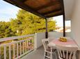 Rogoznica, Terrasse dans l’hébergement en type apartment, avec la vue sur la mer et WiFi.