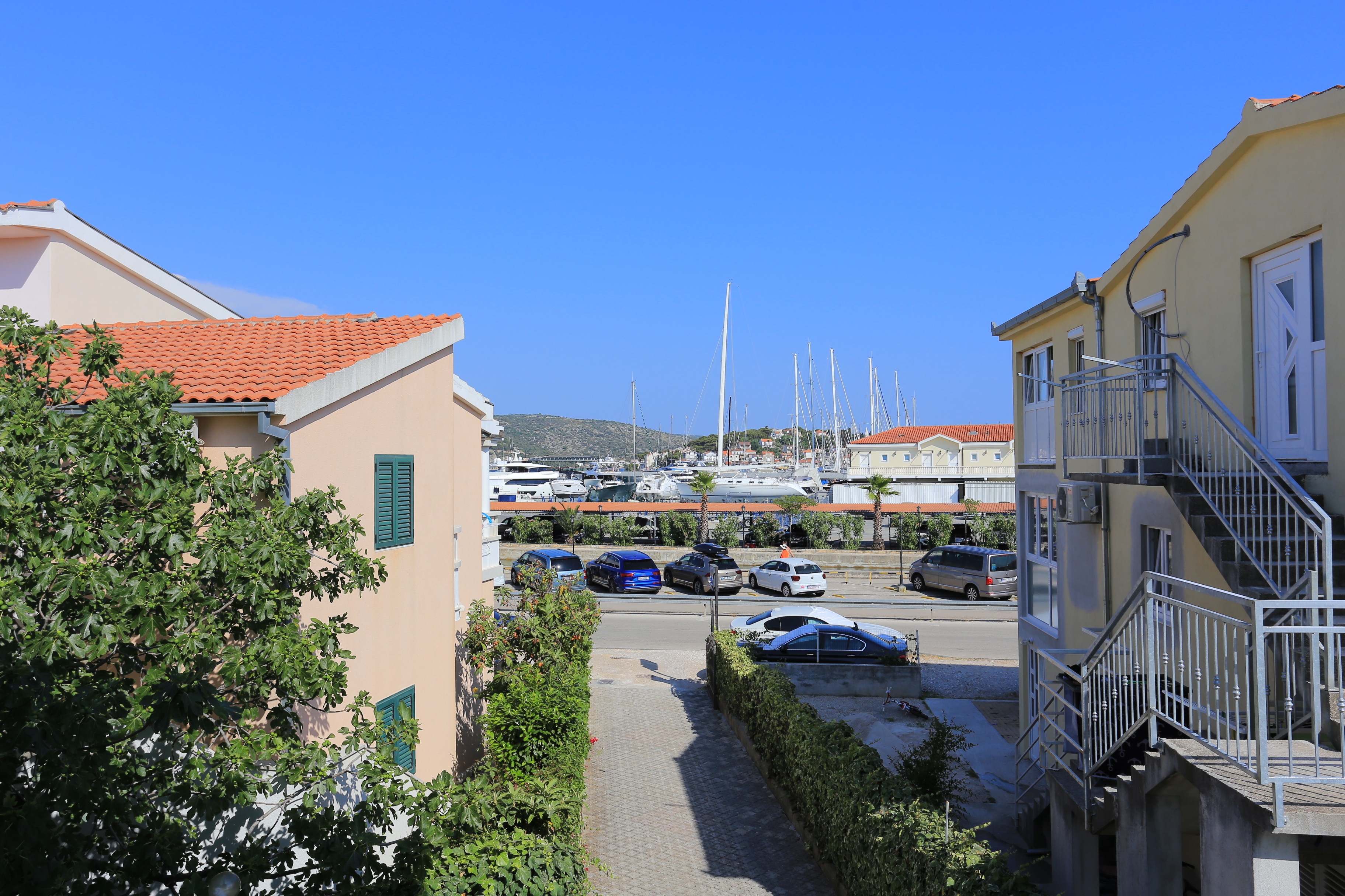 Two bedroom apartment with terrace Rogoznica  A-l