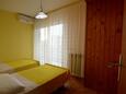 Vodice, Bedroom 2 in the apartment, air condition available and WiFi.