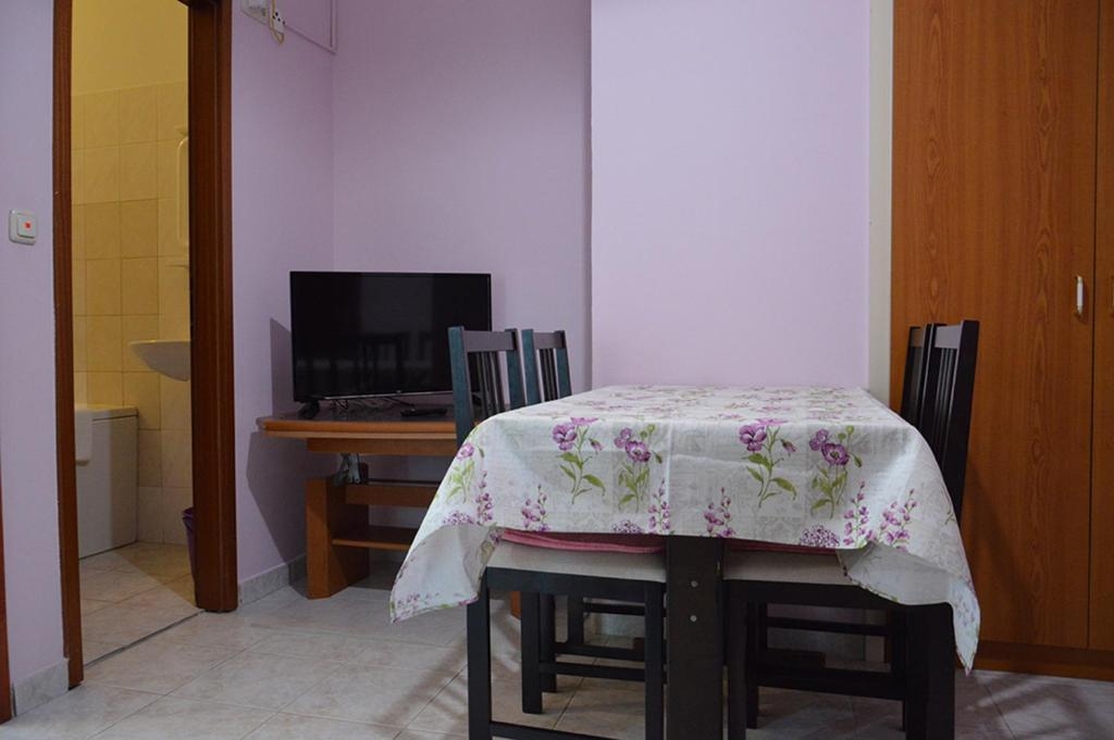 Two bedroom apartment with terrace Vodice (A-4164-c)