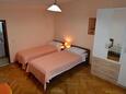 Ložnice Vodice, Ložnice v ubytování typu room, s klimatizací a WiFi.