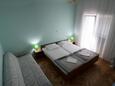 Ložnice Vodice, Ložnice v ubytování typu room, s klimatizací a WiFi.