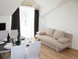 Jídelna Ražine, Jídelna v ubytování typu apartment, s klimatizací, domácí mazlíčci povoleni a WiFi.