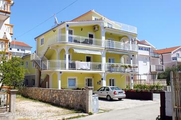 Vodice, Vodice, Объект 4170 - Апартаменты с галечным пляжем.