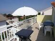 Vodice, Shared terrace in the studio-apartment, with a sea view and WiFi.