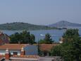 Vodice, Terrasse commune - vue dans l’hébergement en type studio-apartment, WiFi.