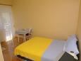 Vodice, Bedroom in the studio-apartment, WiFi.