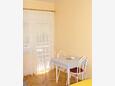 Vodice, Dining room in the studio-apartment, WiFi.