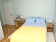 Vodice, Bedroom in the studio-apartment, WiFi.