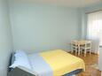 Vodice, Bedroom in the studio-apartment, WiFi.