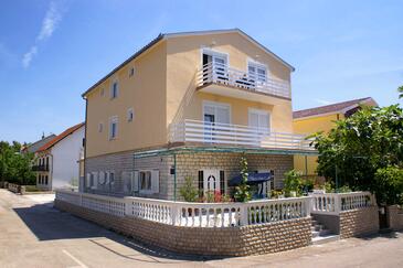 Vodice, Vodice, Hébergement 4172 - Appartement avec une plage de galets.