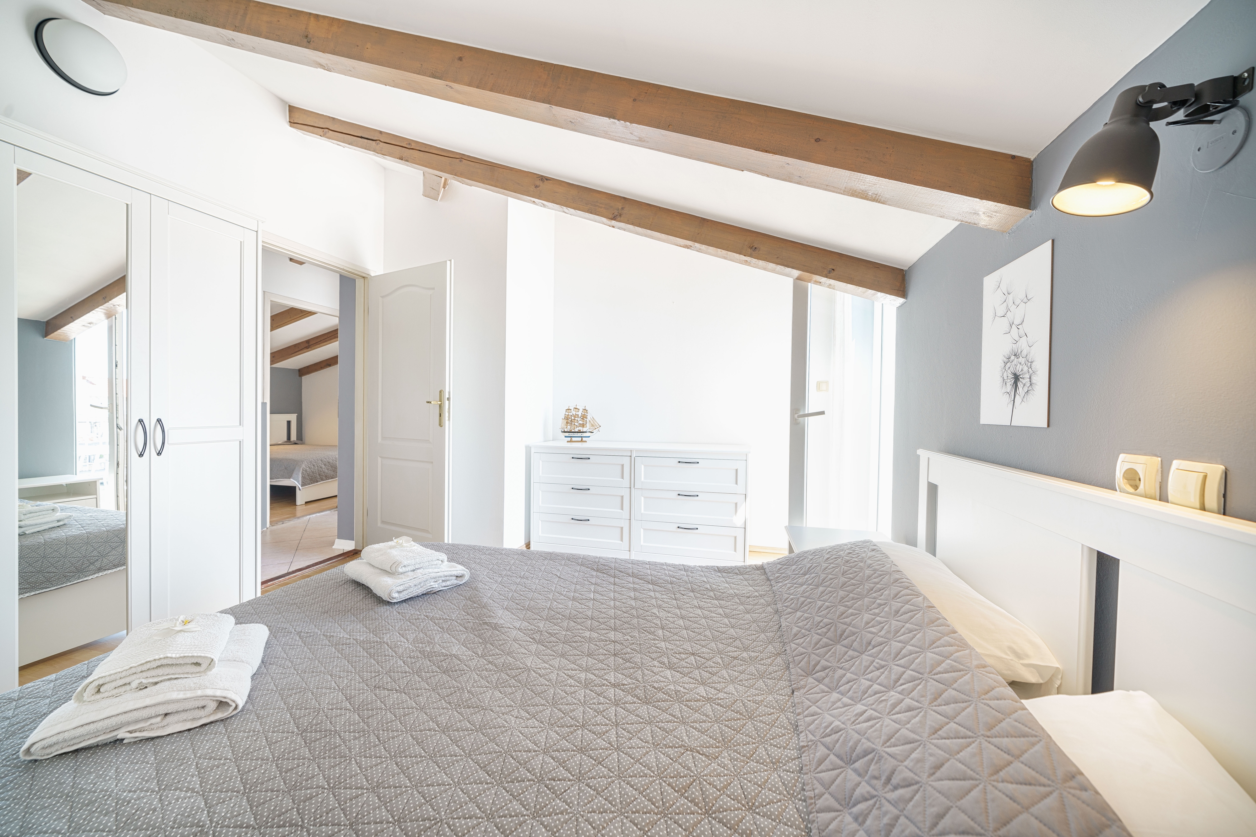 Trosobni apartman uz plažu Tribunj, Vodice  A-a