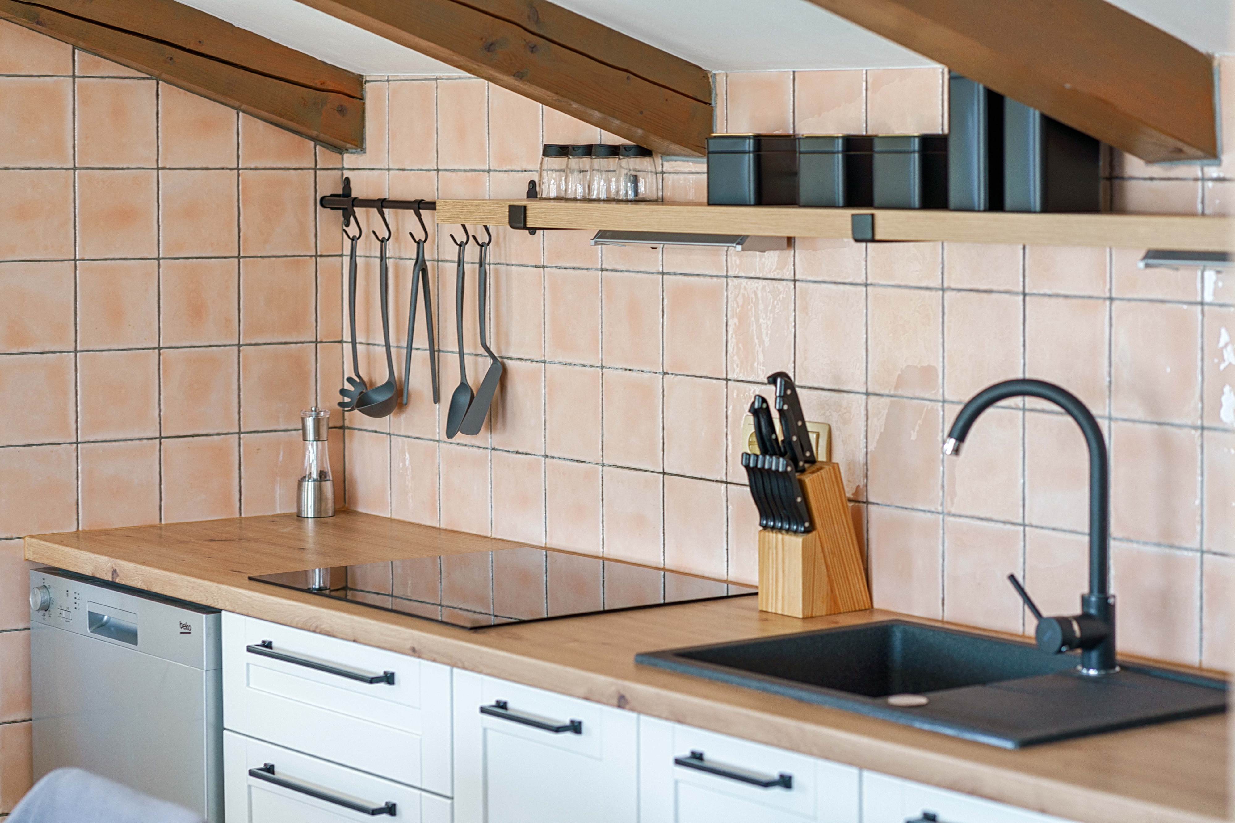 Trosobni apartman uz plažu Tribunj, Vodice  A-a