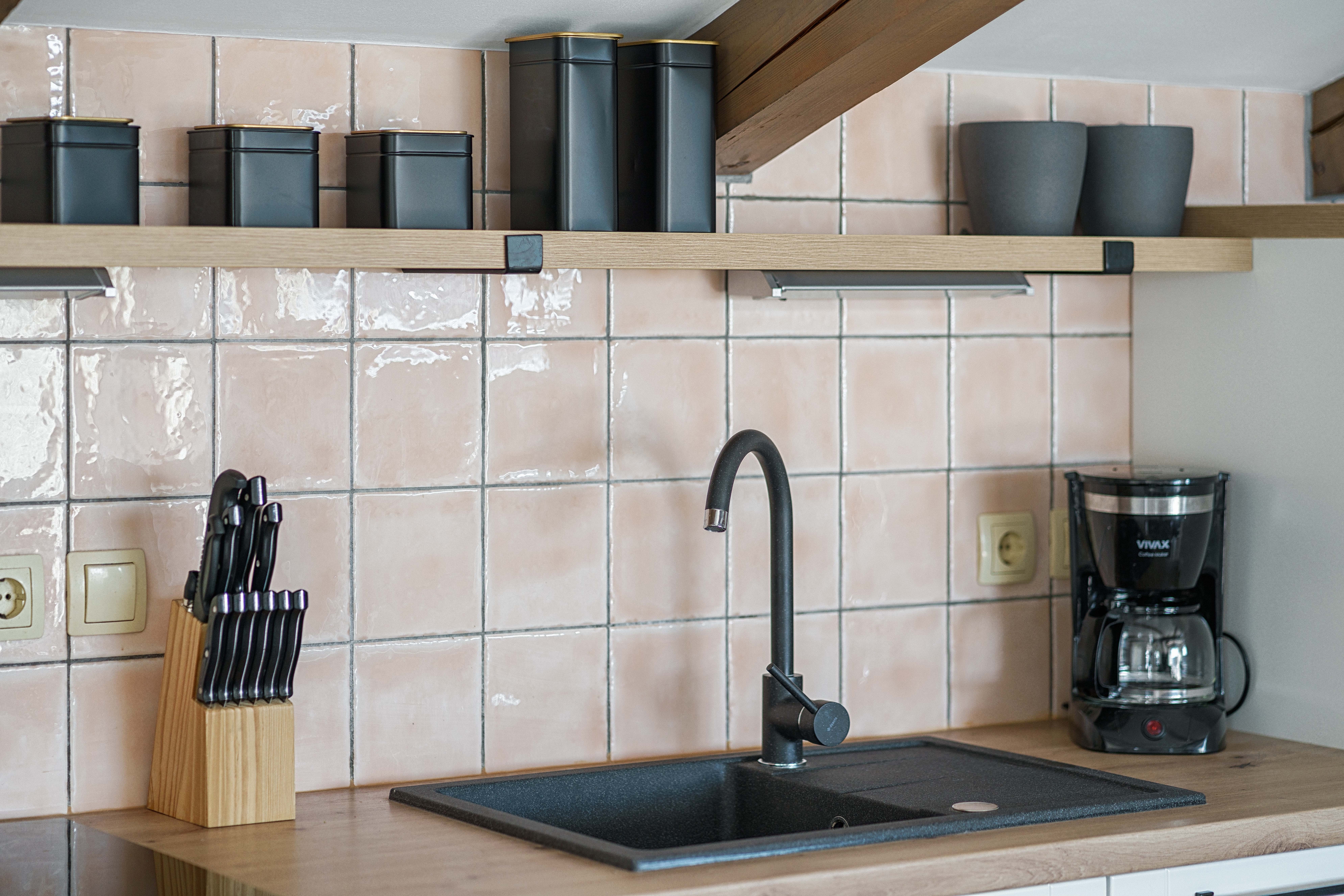 Trosobni apartman uz plažu Tribunj, Vodice  A-a