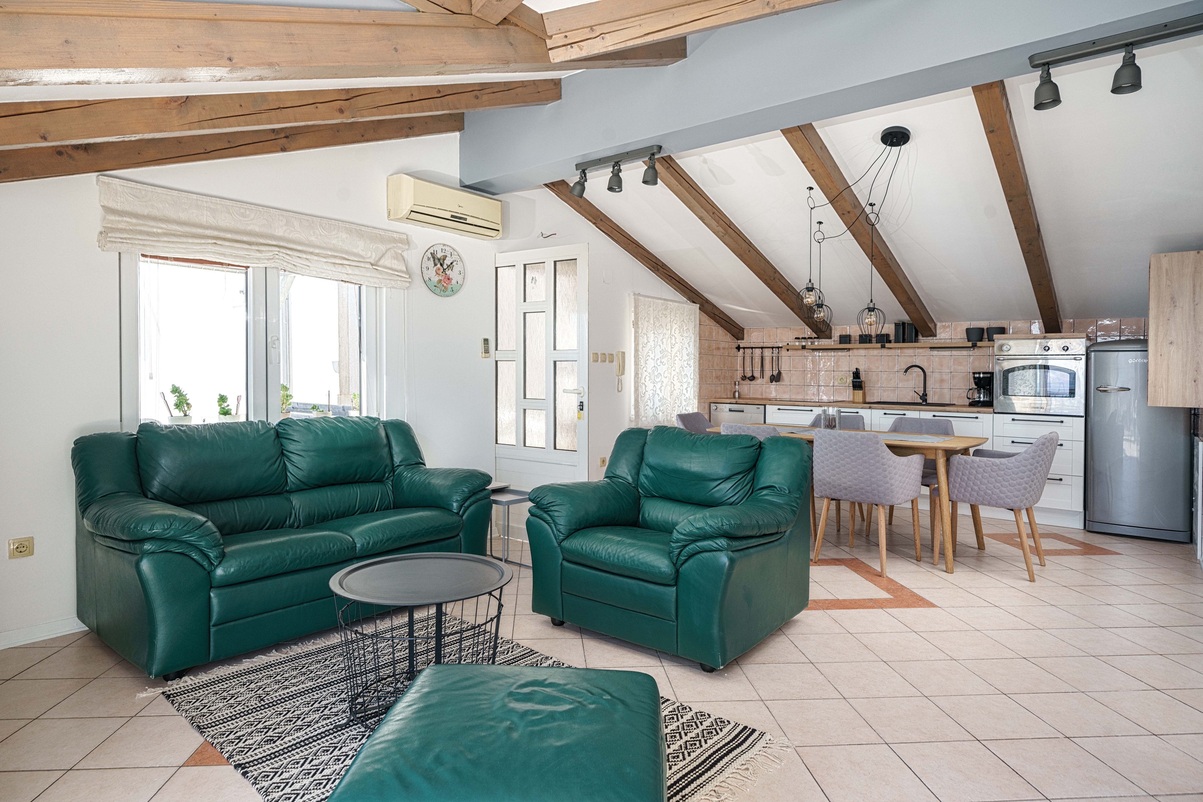 Trosobni apartman uz plažu Tribunj, Vodice  A-a