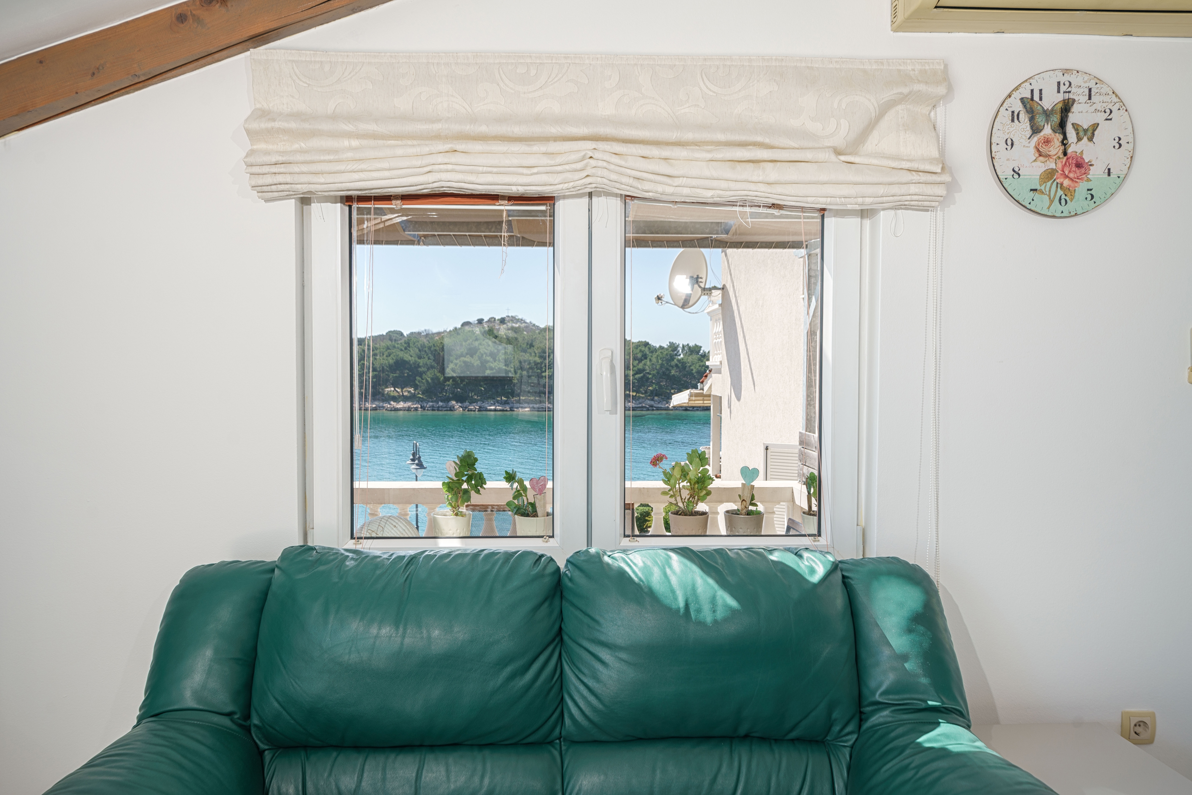 Trosobni apartman uz plažu Tribunj, Vodice  A-a