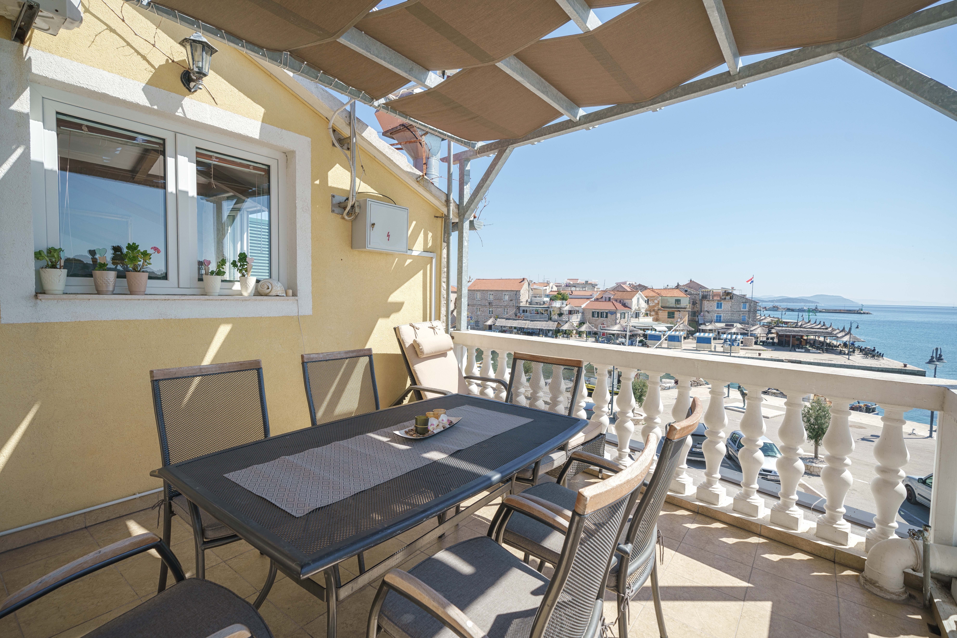 Trosobni apartman uz plažu Tribunj, Vodice  A-a