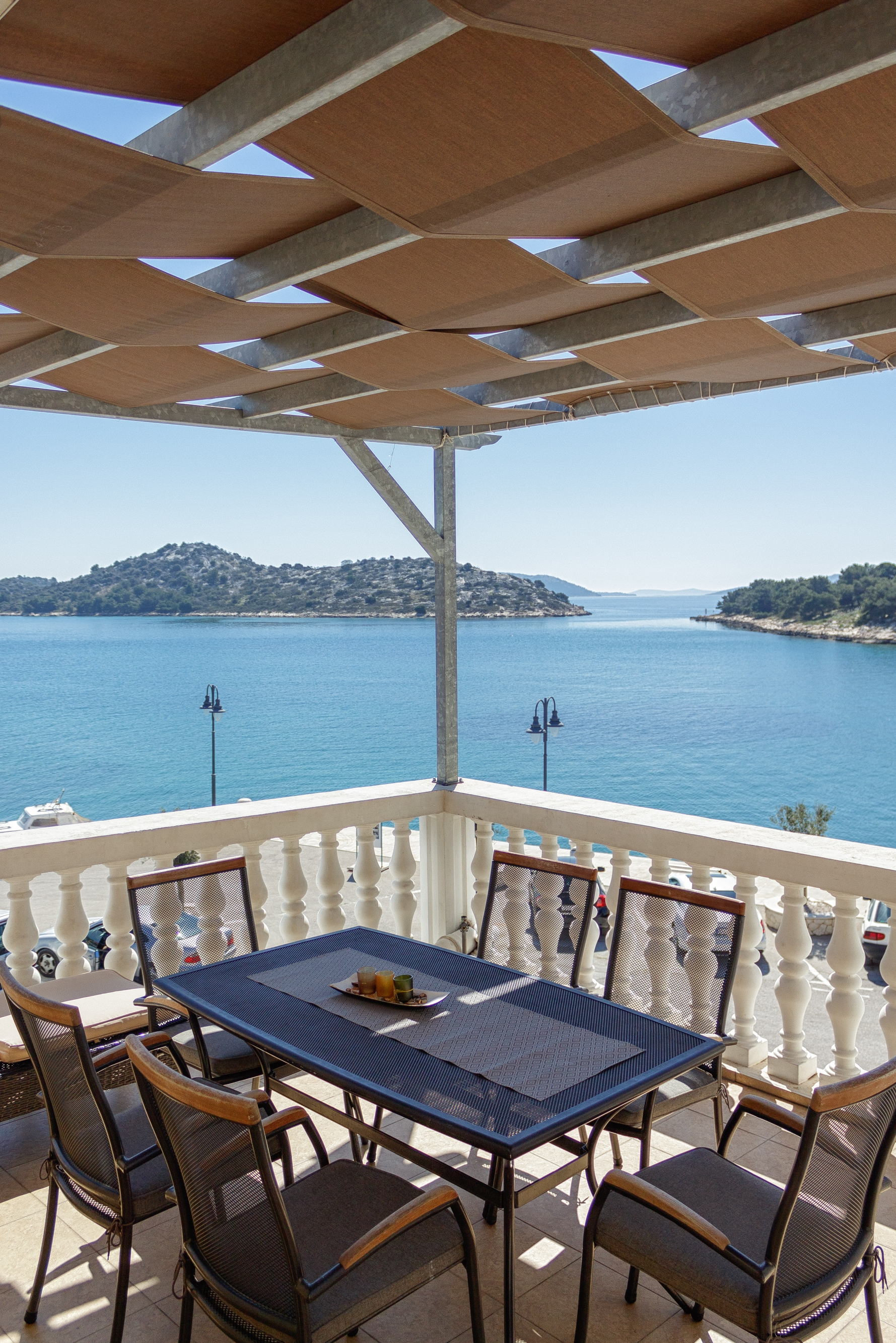 Trosobni apartman uz plažu Tribunj, Vodice  A-a