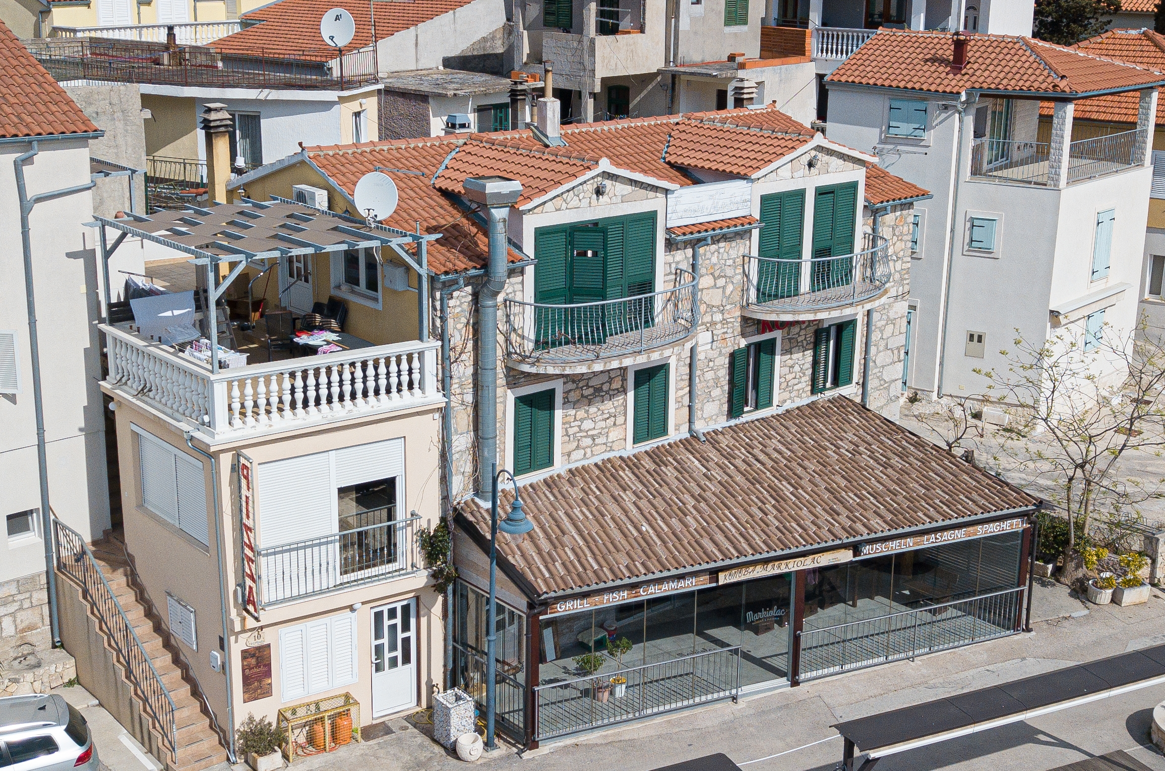 Trosobni apartman uz plažu Tribunj, Vodice  A-a