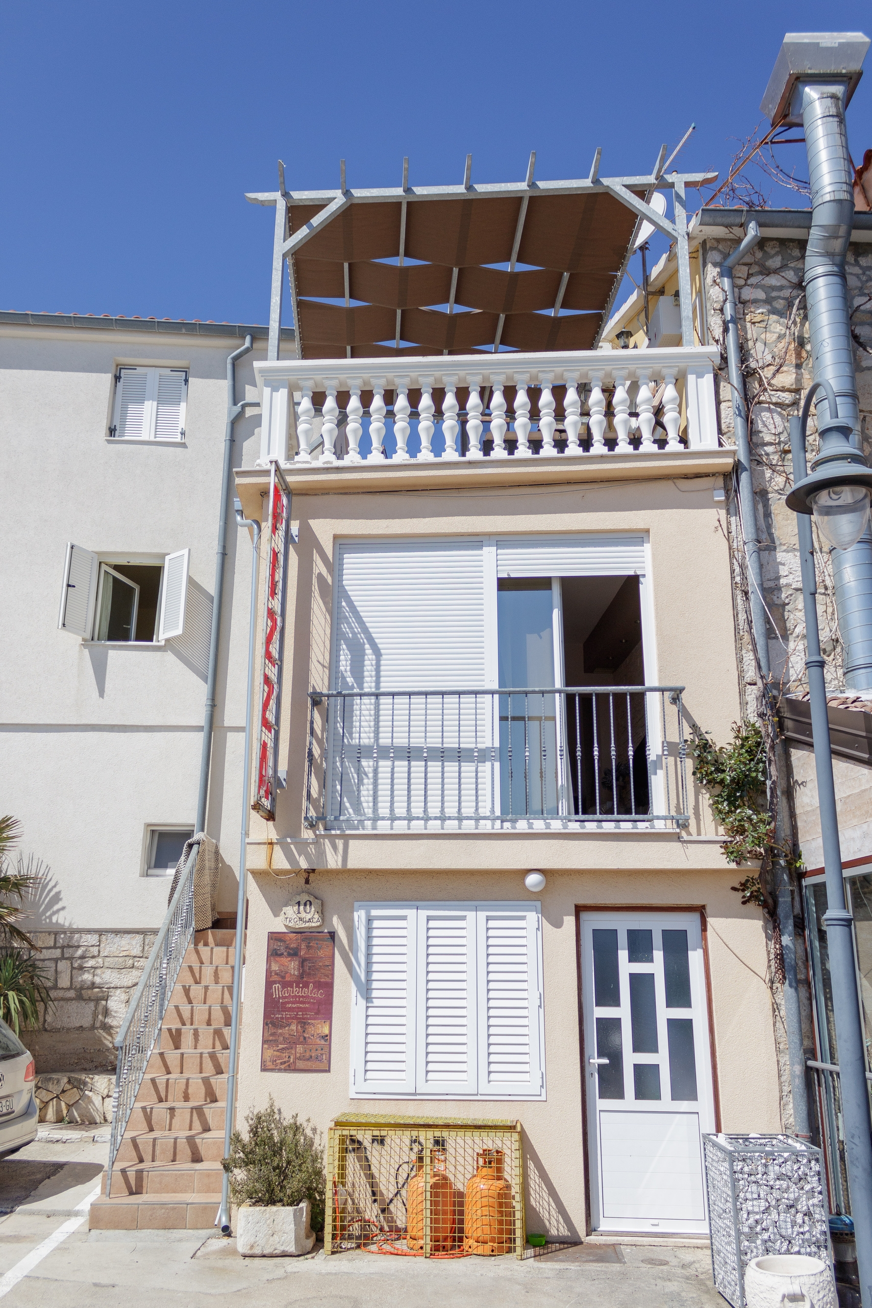 Trosobni apartman uz plažu Tribunj, Vodice  A-a
