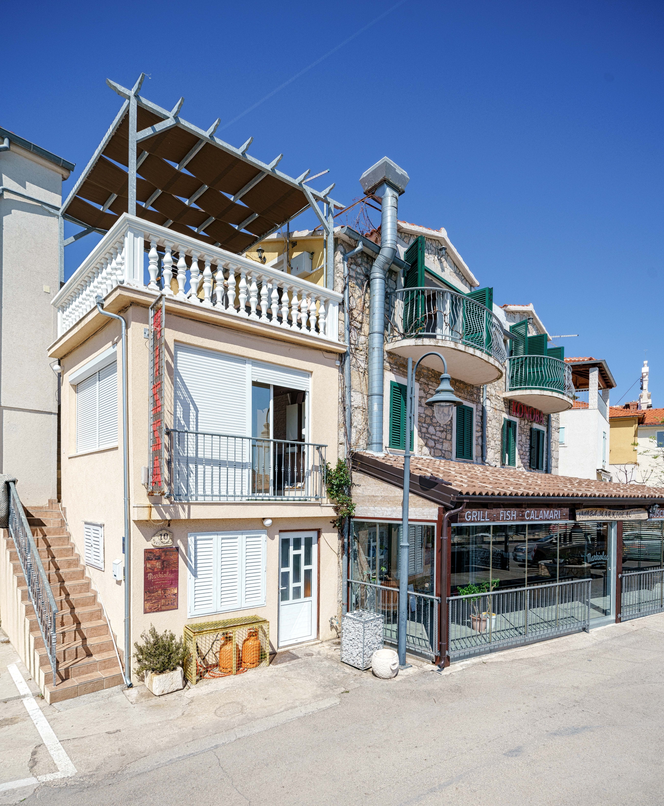 Trosobni apartman uz plažu Tribunj, Vodice  A-a