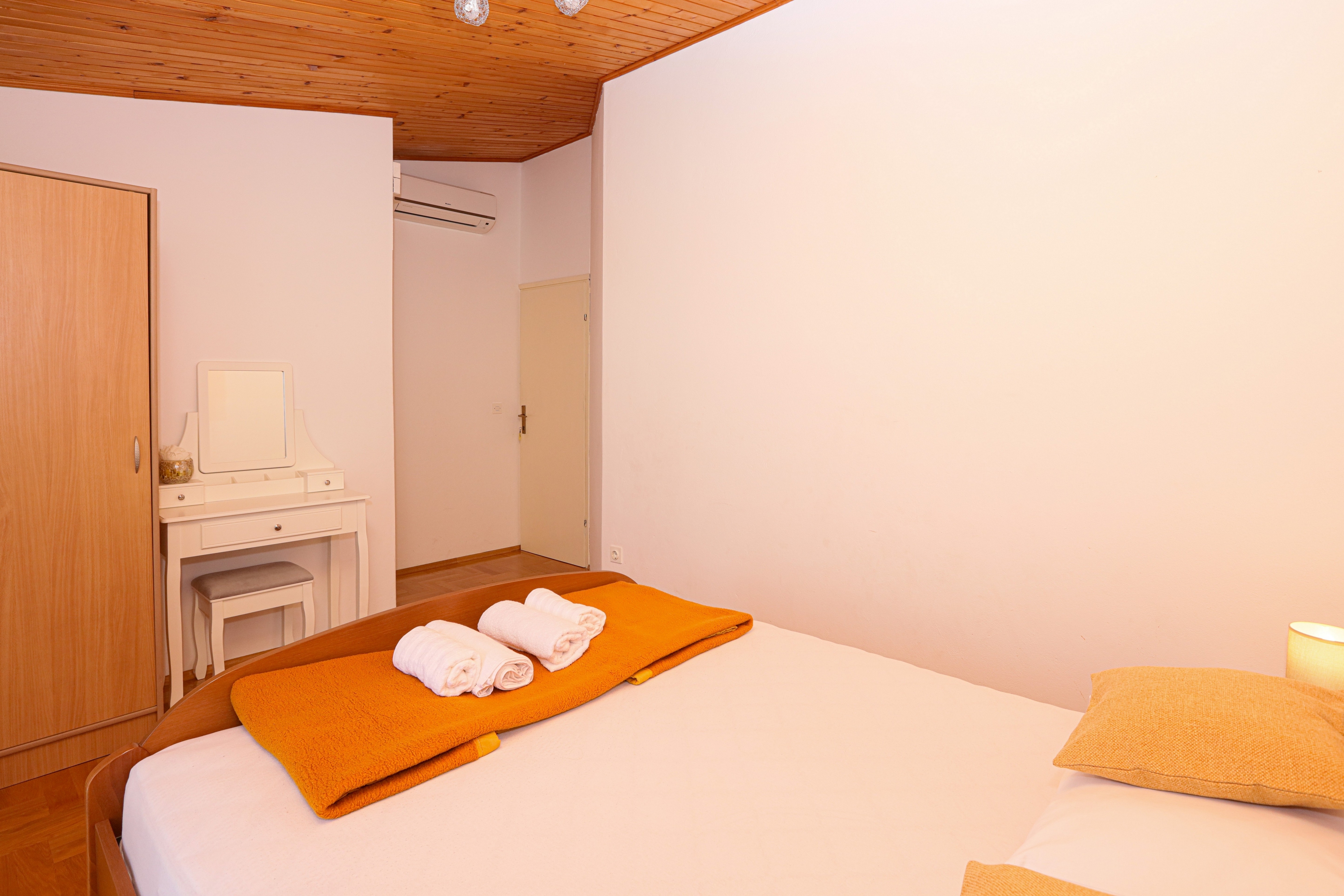 Four bedroom apartment near beach Bilo, Primošten  A-c