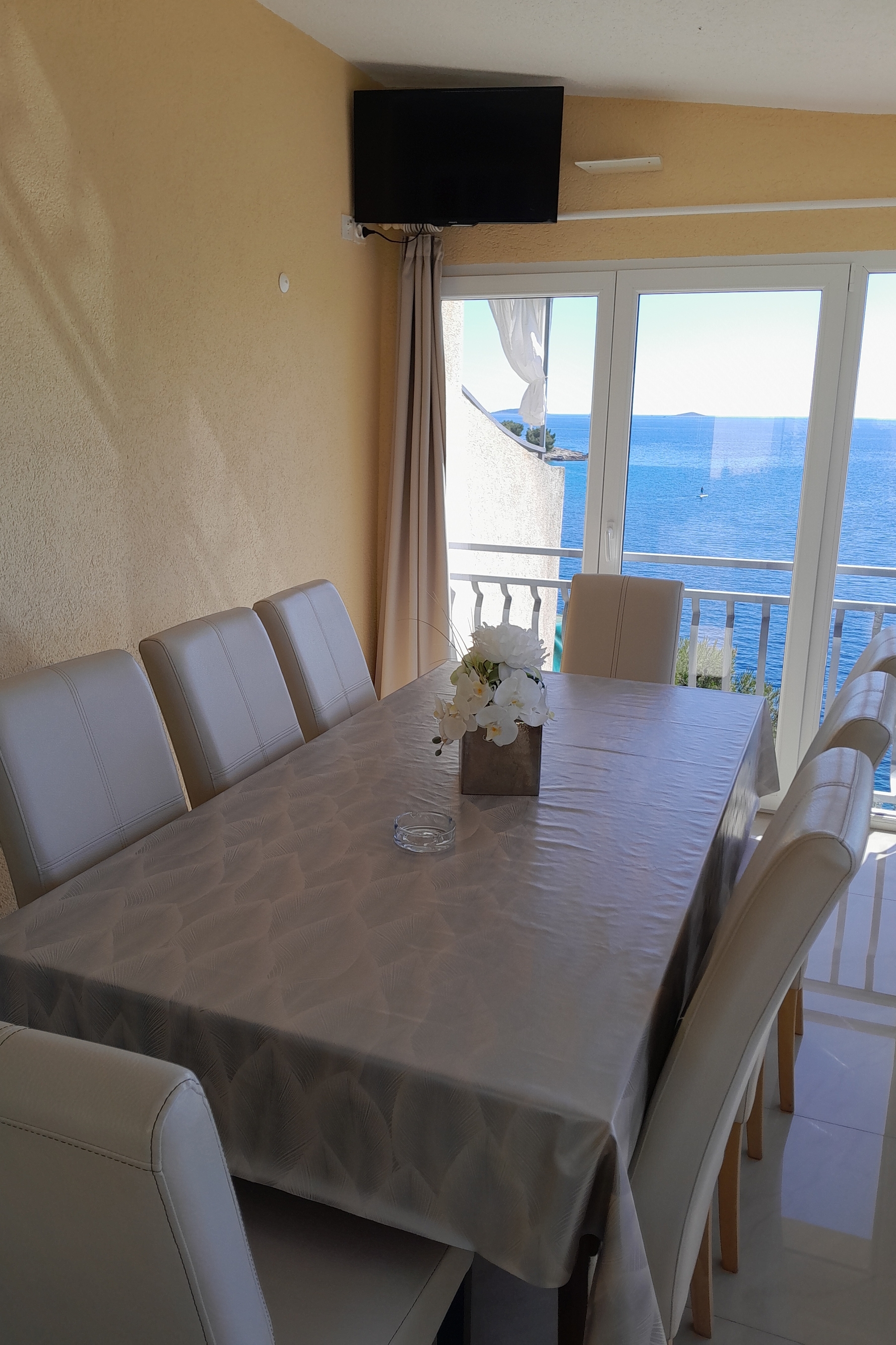 Four-bedroom apartment near beach Bilo, Primošten (A-4176-c) Four-bedroom apartment near beach Bilo, Primošten (A-4176-c)