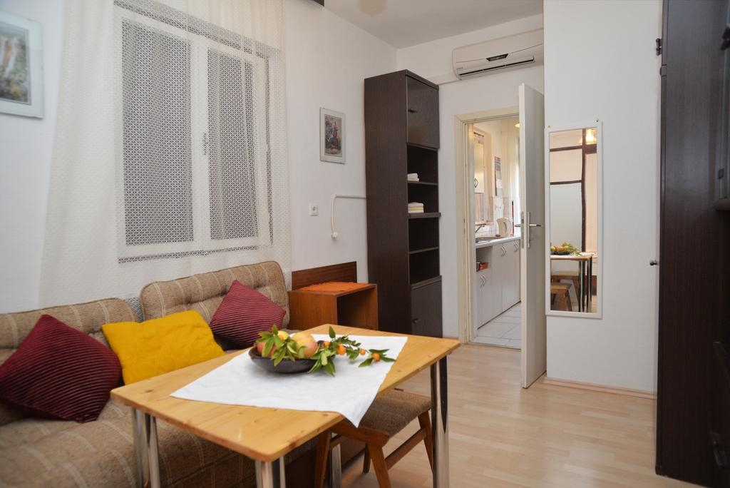 One bedroom apartment with terrace Vodice (A-4180-b)