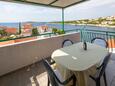 Bilo, Terrace in the apartment, with a sea view, (pet friendly) and WiFi.