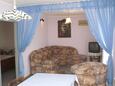 Vodice, Sala de estar in the apartment, air condition available y WiFi.